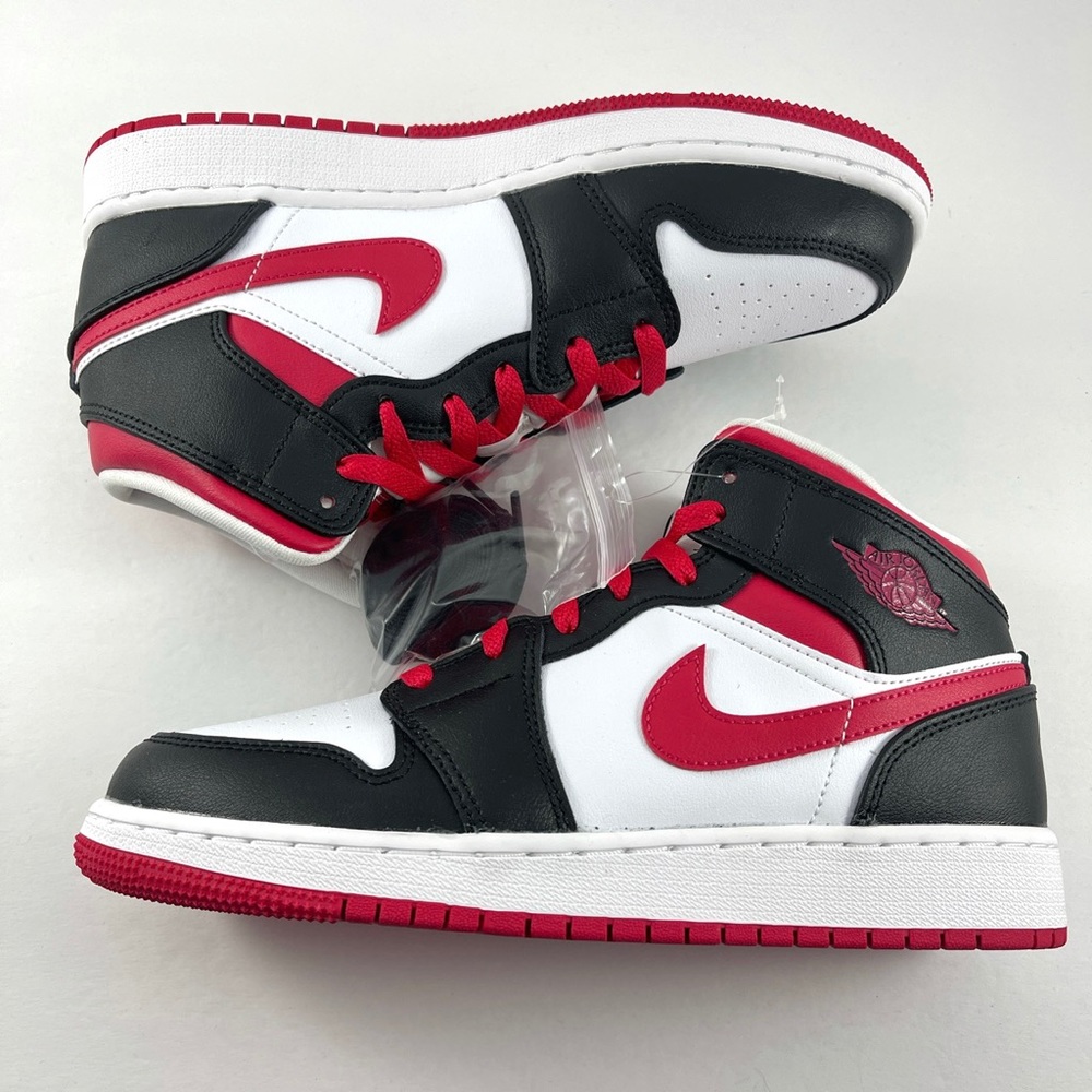 Nike Air Jordan 1 Mid - Picture 2 of 4